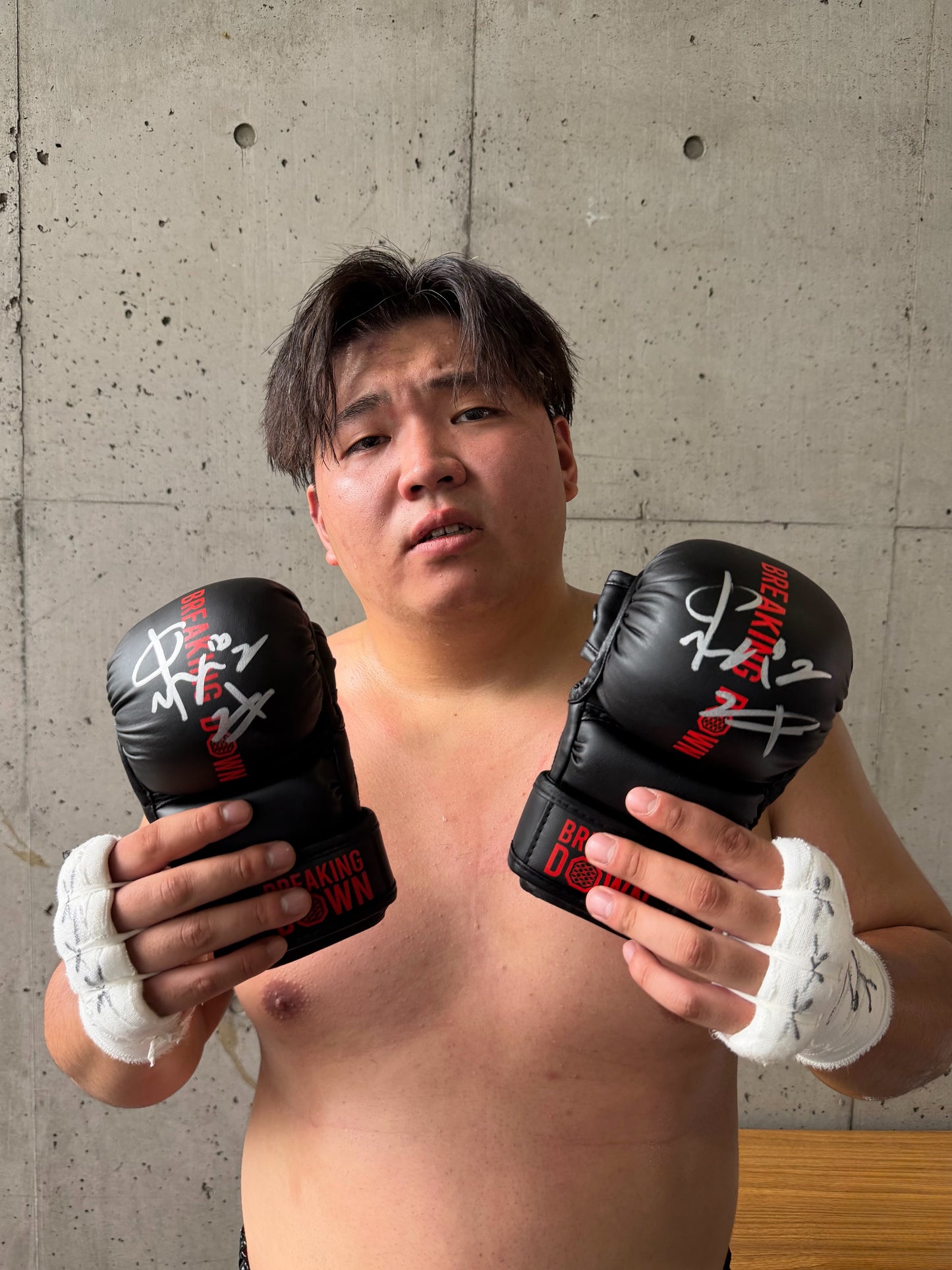 赤パンニキ サイングローブ