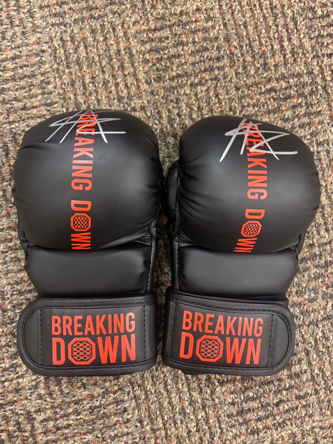 BreakingDown18.5 KINGカズ選手サイン入りグローブ