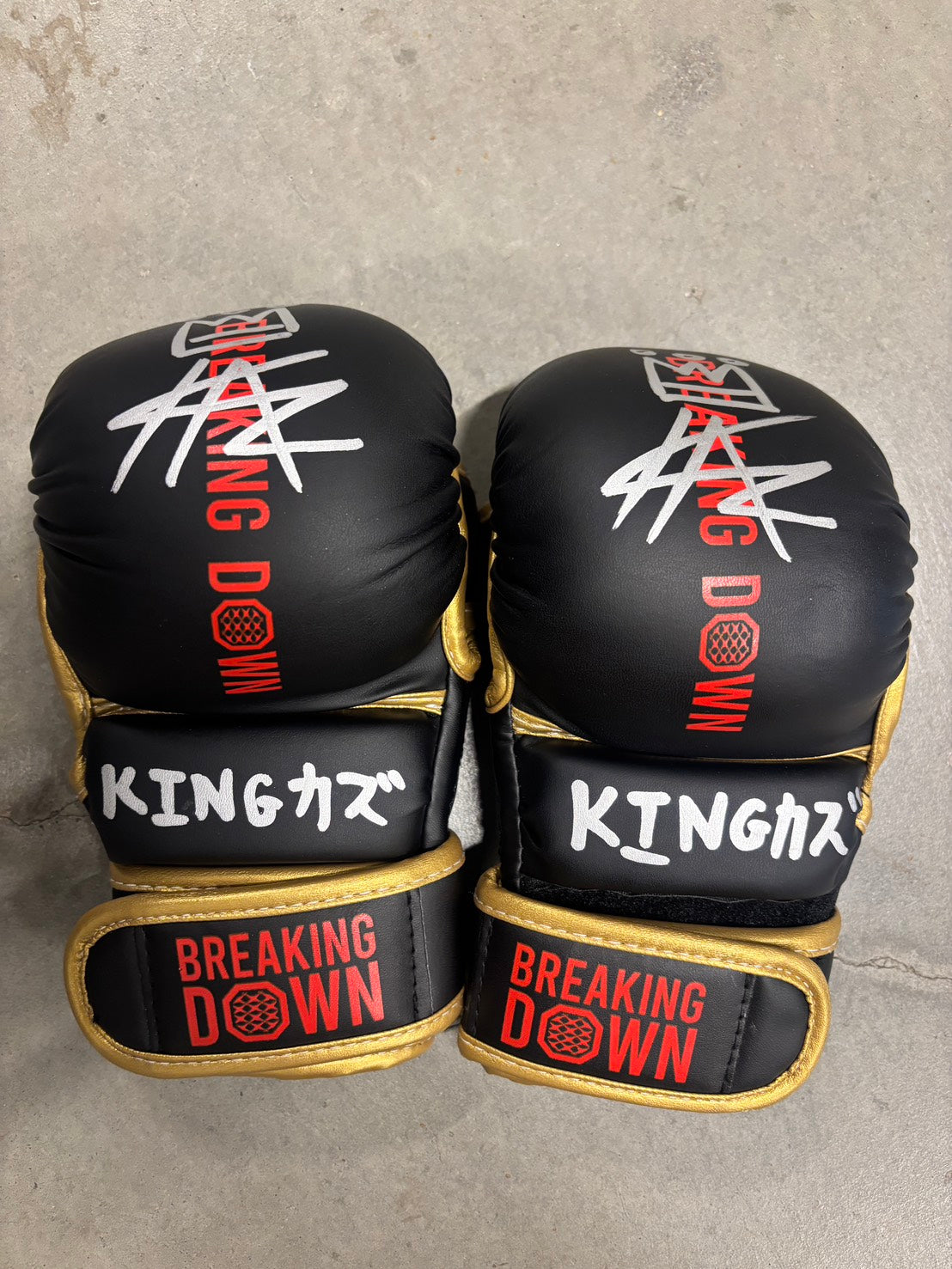 KINGカズ サイングローブ