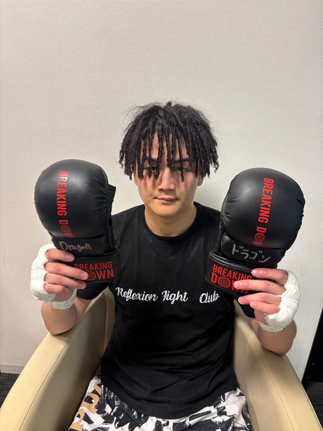 BreakingDown17.5 ドラゴン選手サイン入りグローブ