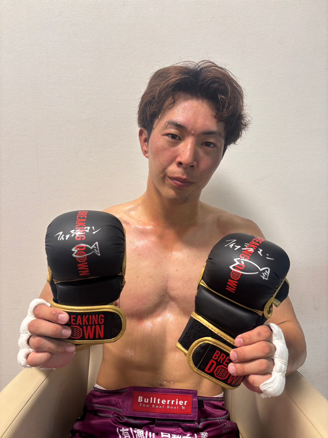 武尊選手、サイン入りグローブ 武尊 本人実使用 直筆サイン入り グローブ ※証明書付き K-1 ONE - メルカリ